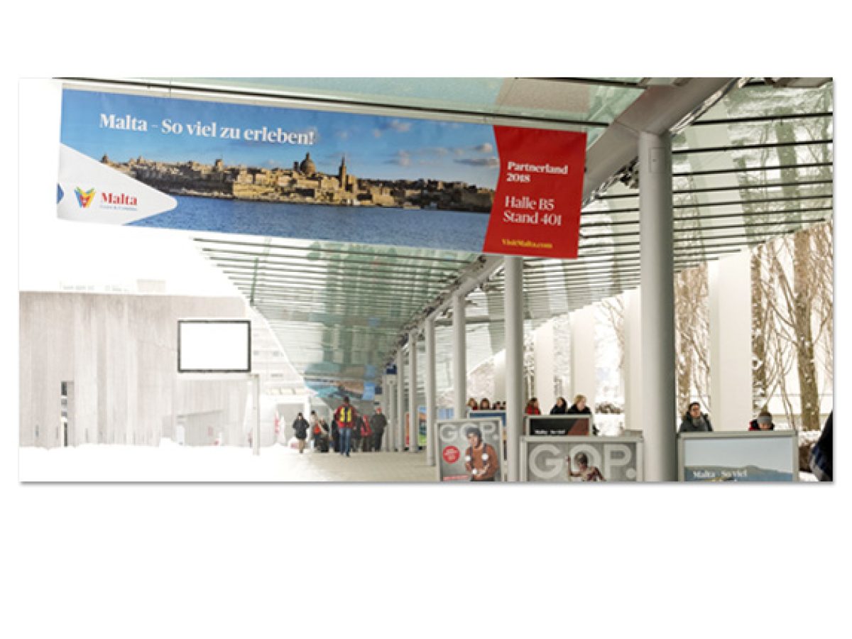 Banner am Glasdach